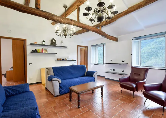 Hébergement de vacances 4 Bedroom Stunning In Tribogna Ferrada di Moconesi
