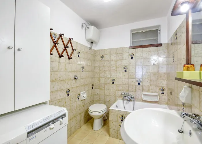 4 Bedroom Stunning In Tribogna Ferrada di Moconesi