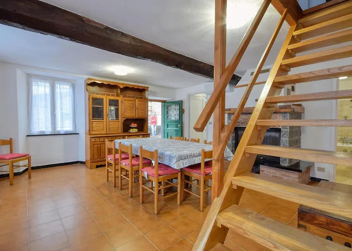 4 Bedroom Stunning In Tribogna Hébergement de vacances *