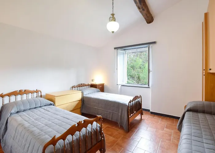 4 Bedroom Stunning In Tribogna Ferrada di Moconesi
