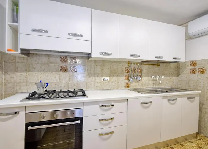 4 Bedroom Stunning In Tribogna * Ferrada di Moconesi