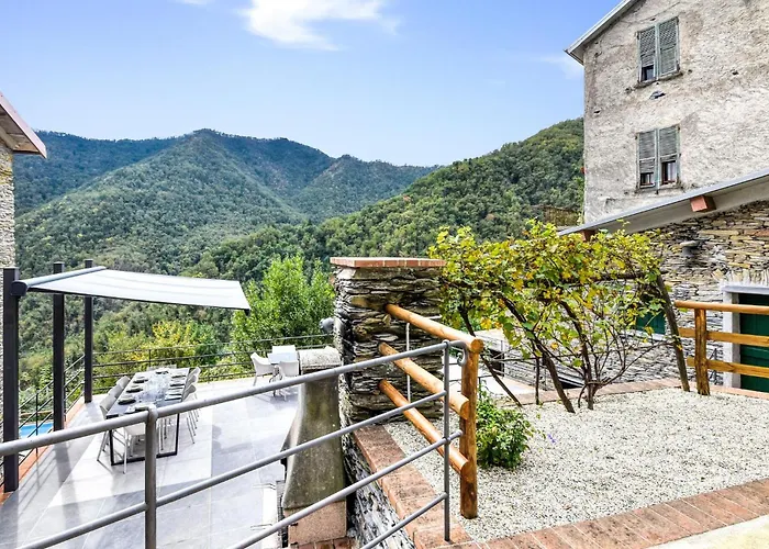 4 Bedroom Stunning In Tribogna Hébergement de vacances Ferrada di Moconesi