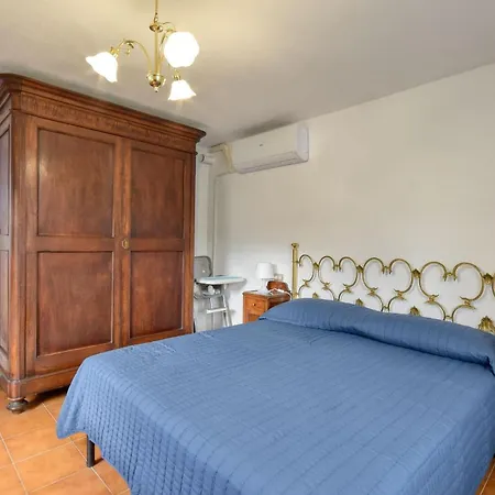 4 Bedroom Stunning In Tribogna Holiday home Ferrada di Moconesi