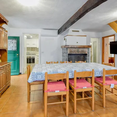 4 Bedroom Stunning In Tribogna *