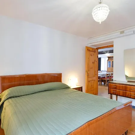 4 Bedroom Stunning In Tribogna Holiday home Ferrada di Moconesi