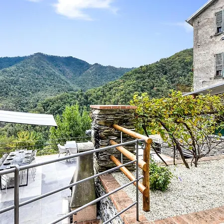4 Bedroom Stunning In Tribogna Holiday home Ferrada di Moconesi