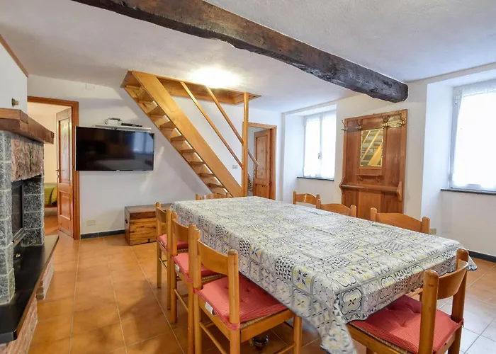 4 Bedroom Stunning In Tribogna * Ferrada di Moconesi